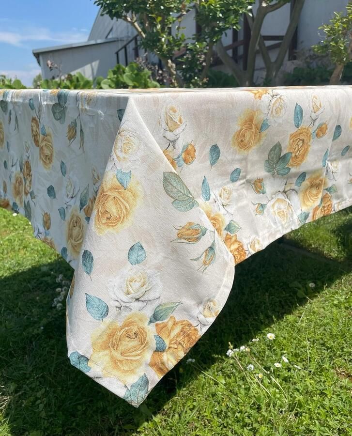 Elegant tafelkleed met bloemenpatroon geurige rozen 1 stuk geel 130 x 240 cm