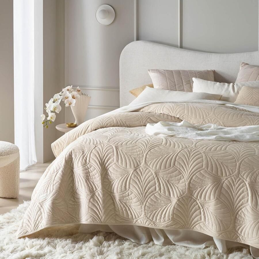 Elegante sprei in crème 220 x 240 cm veelzijdige woondeken als bedsprei of bankovertrek sprei voor bed en bank quilt-stijl ideaal als sprei fluweel