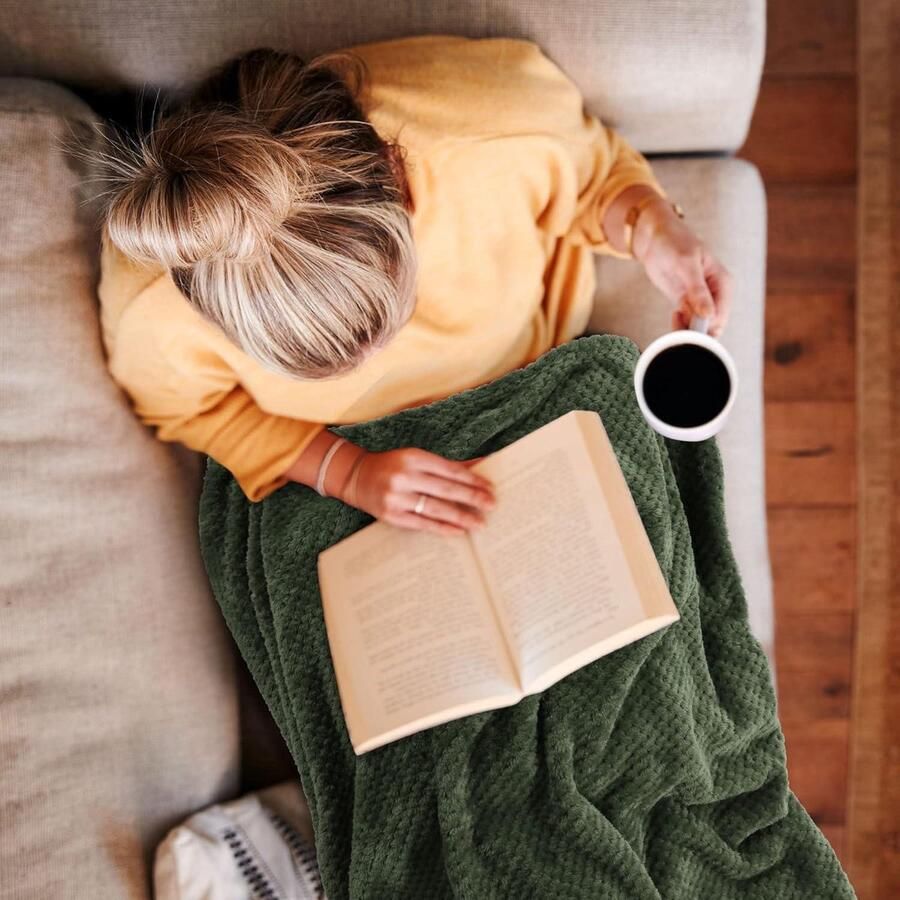 Flanellen deken van zachte warme mesh pluche en lichtgewicht materiaal voor bank gezelligheid woonkamer