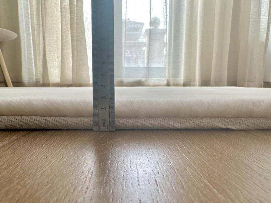 Feminine Fluffy vloerkleed 120cm x180cm Taupe