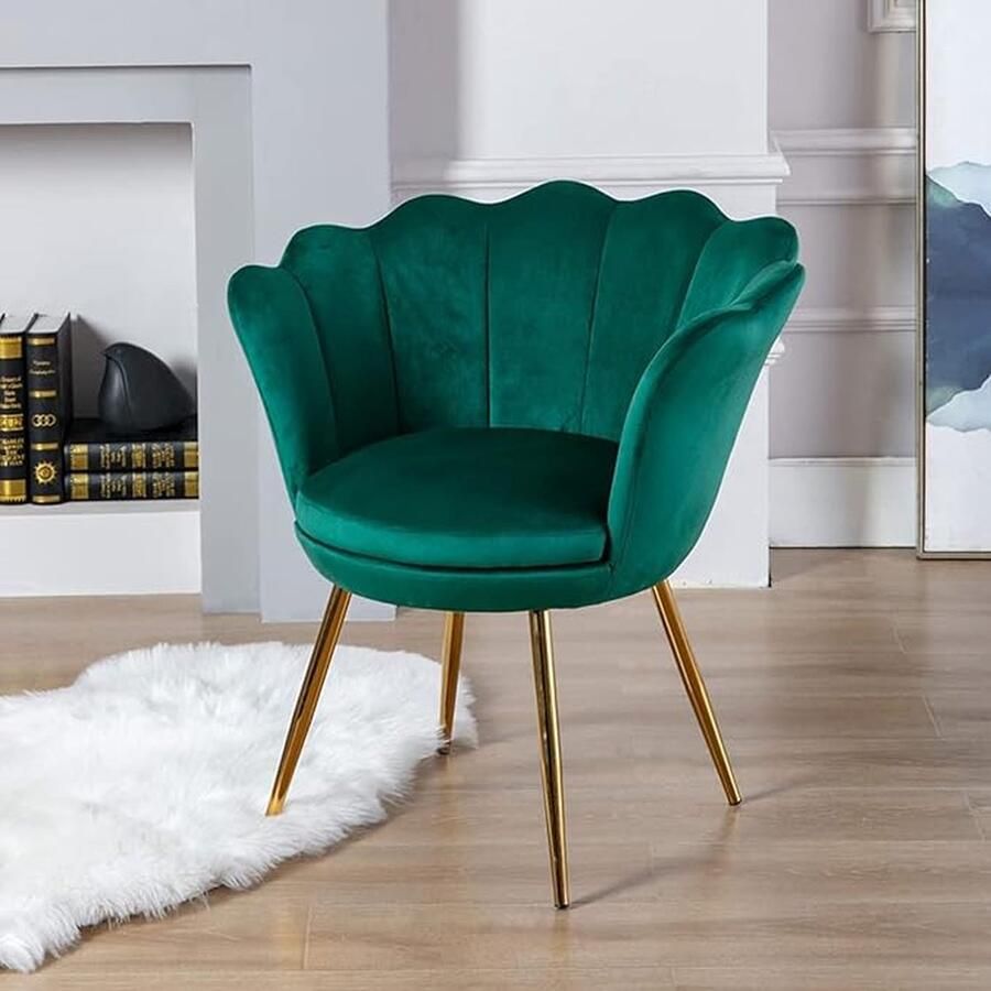 Fluwelen fauteuil met gouden metalen poten ideaal als bijzetstoel voor de slaapkamer woonkamer café of bij een make-up tafel. Deze stijlvolle vrijetijdsstoel in groen biedt zowel comfort als een elegant modern design