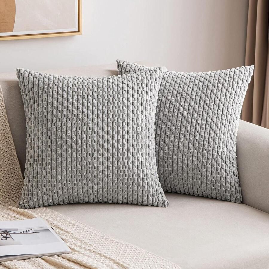 Fluwelen kussensloop corduroy set van 2 lichtgrijs 45 x 45 cm decoratief en zacht voor bank woonkamer en slaapkamer