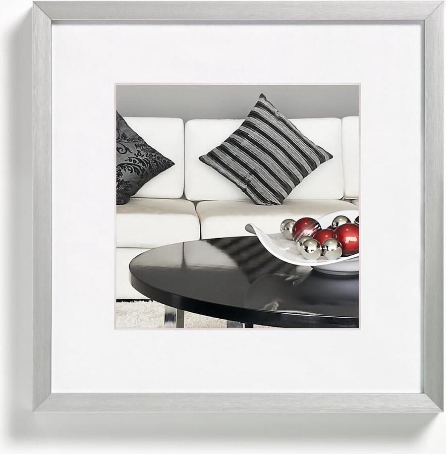20x20 cm fotolijst met zilveren aluminium lijst en passe-partout stoel design AJ220S