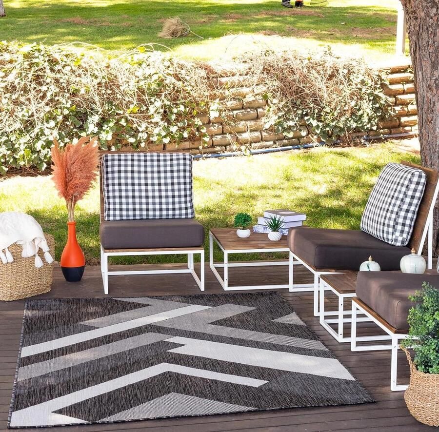 Geometrisch buitentapijt groot voor binnen en buiten 160 x 213 cm houtskool terrastapijten terraskleden boho kleurrijke tuintapijten patroon UV-weer Surya Tekeli Tuintapijt
