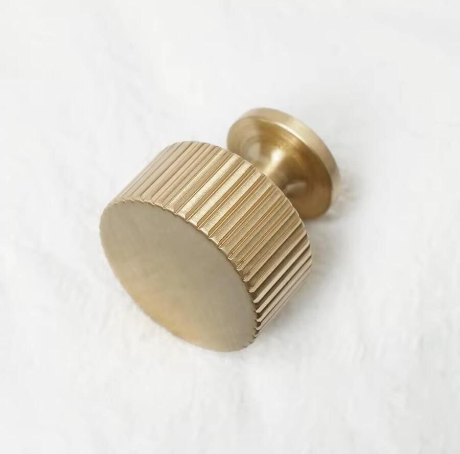 Geribbelde ladeknop in mat goud Decoratieve zwaargewicht ladekast hardware Ideaal voor doe-het-zelf projecten