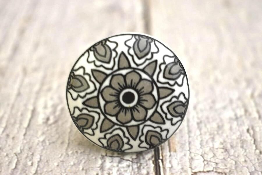 Grijze en witte keramische knoppen voor keukenkasten en laden handgemaakt set van 10