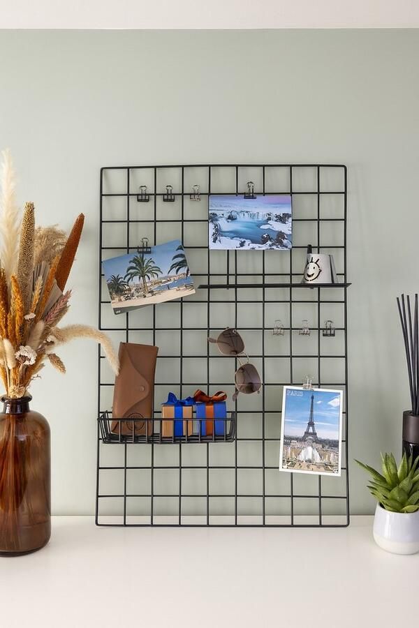 Hangend metalen wandrek Memobord – Inclusief twee afneembare accessoires – Wandrek Metaal – Wanddecoratie Woonkamer 45 x 65 cm ZWART