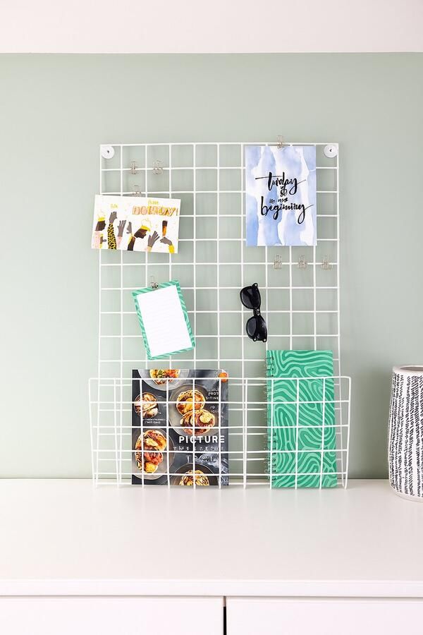 Hangend metalen wandrek met geïntegreerd tijdschriftrek Memobord – Wandrek Metaal – Wanddecoratie Woonkamer 50 x 70 cm WIT