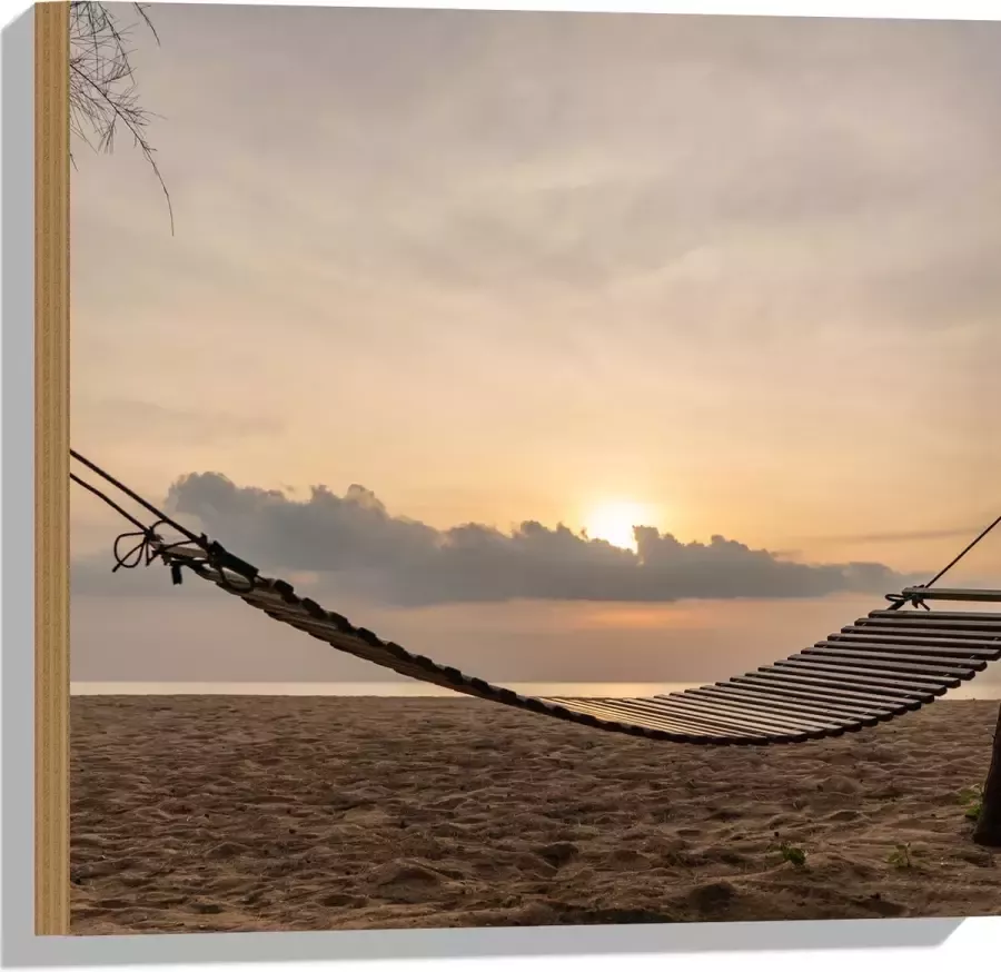 Hout Houten Hangmat tussen Hoge Bomen op het Strand bij Ondergaande Zon 50x50 cm 9 mm dik Foto op Hout (Met Ophangsysteem)