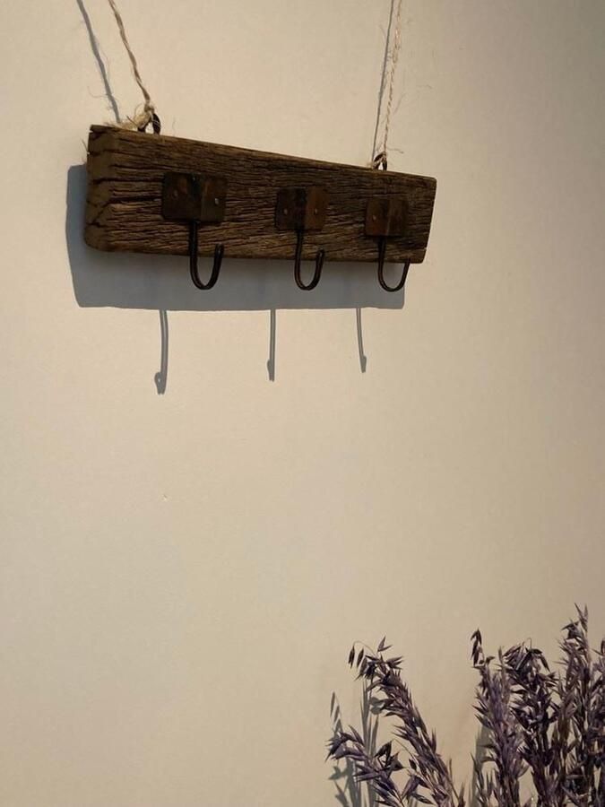 Houten wandkapstok kapstok gemaakt van oud hout landelijke kapstok 3 haken wandkaptok landelijke decoratie