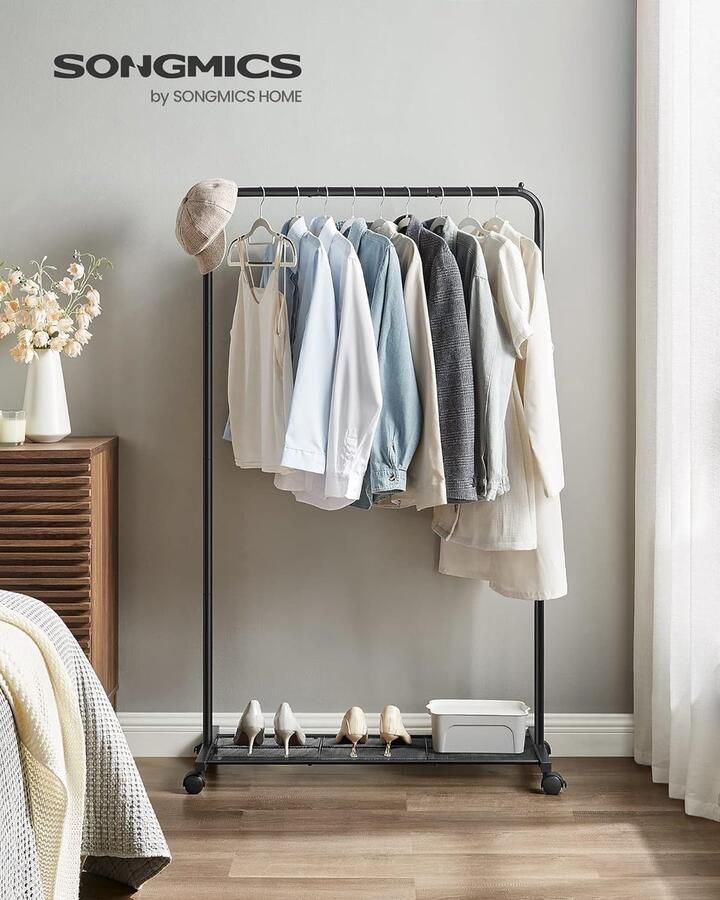 Kledingrek kledingstang op wieltjes metalen kapstok verplaatsbare garderobe 91 cm breed met plank 2 wielen met rem stang tot 40 kg belastbaar zwart HSR25BK