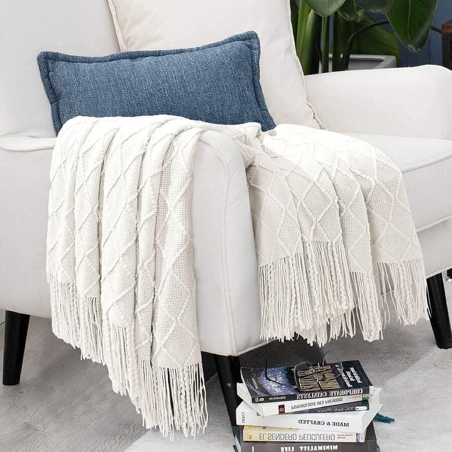 Ik begrijp wat je bedoelt. Hier is een suggestie voor een aangepaste titel zonder de merknaam:Knuffeldeken gebreid kleine zachte wollen deken met kwastjes woondeken voor bank kantoor auto bed 127 x