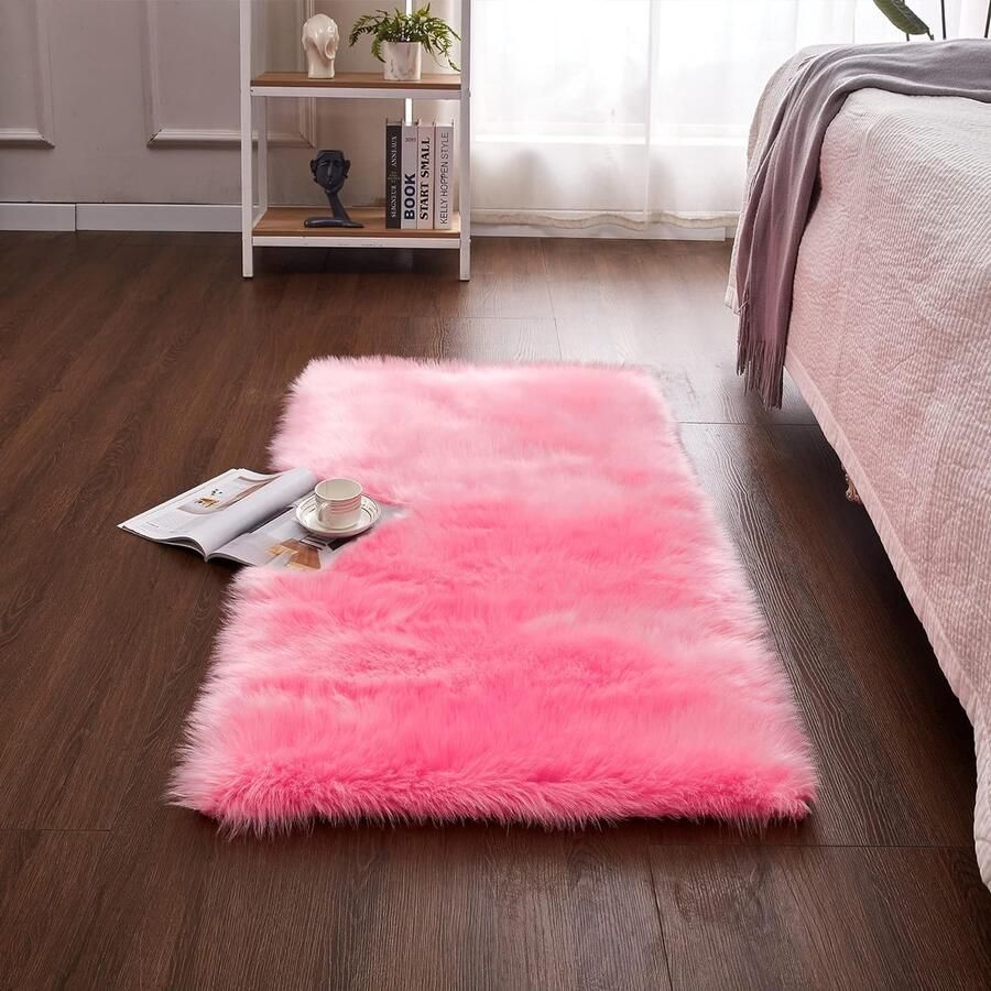 Imitatie-schapenvacht – pluizig tapijtje van 70 x 135 cm diep roze voor een gezellige woon- of slaapkamer