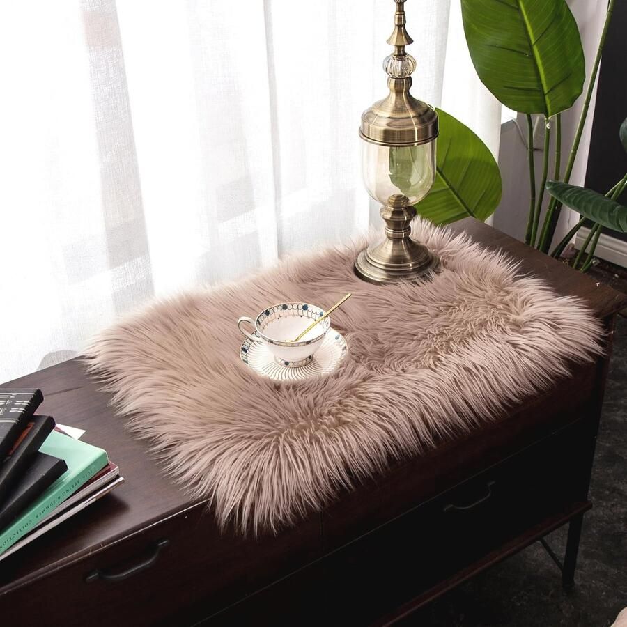 Imitatiebont Tapijt Schapenvacht Wasbaar Kunstbont Vloerkleed voor Slaapkamer en Woonkamer 40 x 60 cm Beige