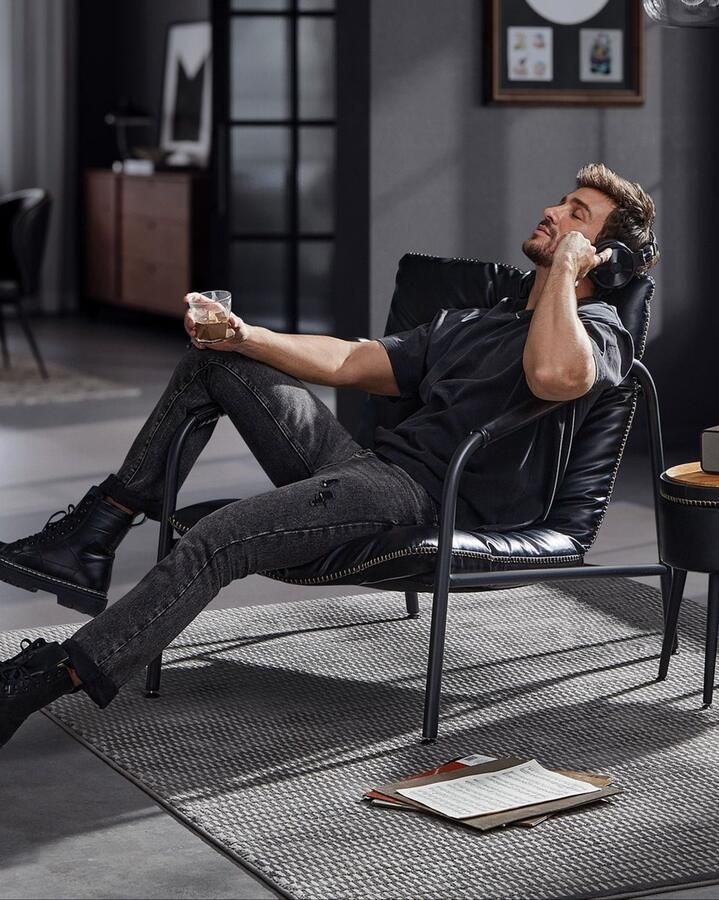 Rootz Living Rootz Ink Black Lounge Chair Fauteuil Gewatteerde zitting Stalen frame Polyestervezel PU-synthetisch leer Lichtgewicht Stevig Comfortabel 90 cm x 74 2 cm x 90 cm