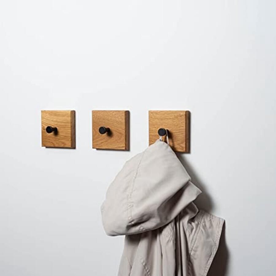 Kapstokhaken van eikenhout Handgemaakt hakenrek met zwarte haken set van 3 Duurzame houten kapstok als wanddecoratie handdoekhouder of sleutelrek Modern tijdloos design