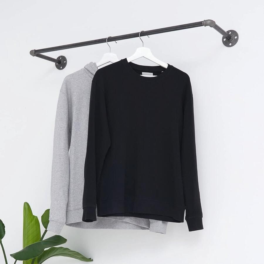 Kledingrail wandmontage zwart industrieel design garderobestang handgemaakt metaal maten