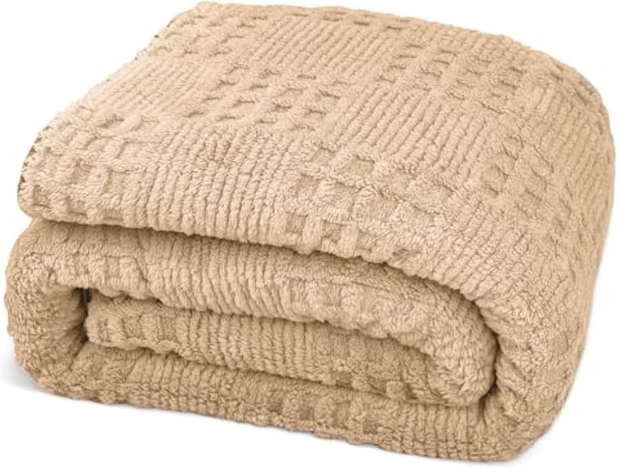 Knuffeldeken 150 x 200 cm pluizige deken zachte wafelpiqué sprei kreukvrije en ademende knuffeldeken woondeken sprei voor bank zeeselbed 100% polyester 400 g m² (bruin 100 x 150 cm)