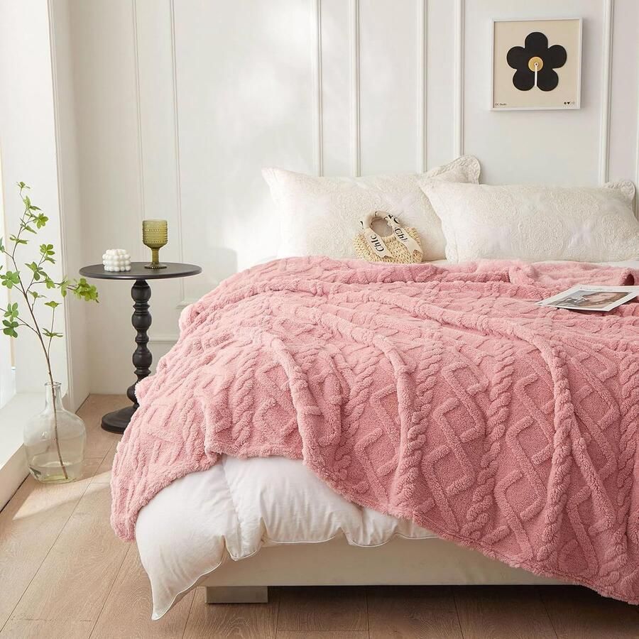 Knuffeldeken en superzacht 100 x 150 cm hoogwaardige roze fleecedeken voor kinderen ook geschikt als woondeken bankdeken en woonkamer meisje esthetische decoratie deken bank en