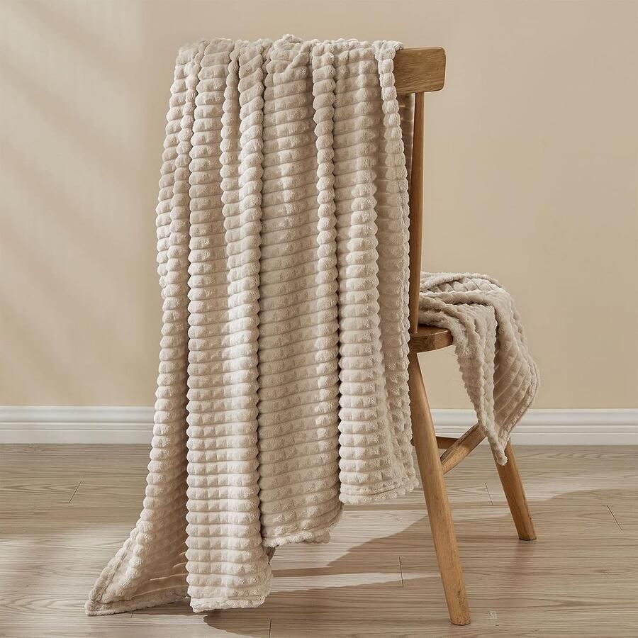 Knuffeldeken pluizige deken 3D-touch-ervaring 200 x 230 cm fleecedeken zachte en warme wollen deken sprei deken voor bank sprei en bank beige