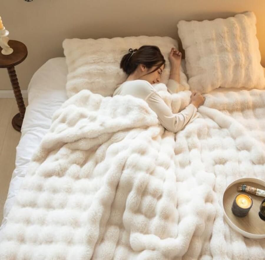 Knuffeldeken wollig 110 x 160 cm regenboog fluweel bubbeldeken pluche deken behaaglijk warm veelzijdig konijnen pluizige deken voor bed bank slaapkamer kantoor wit