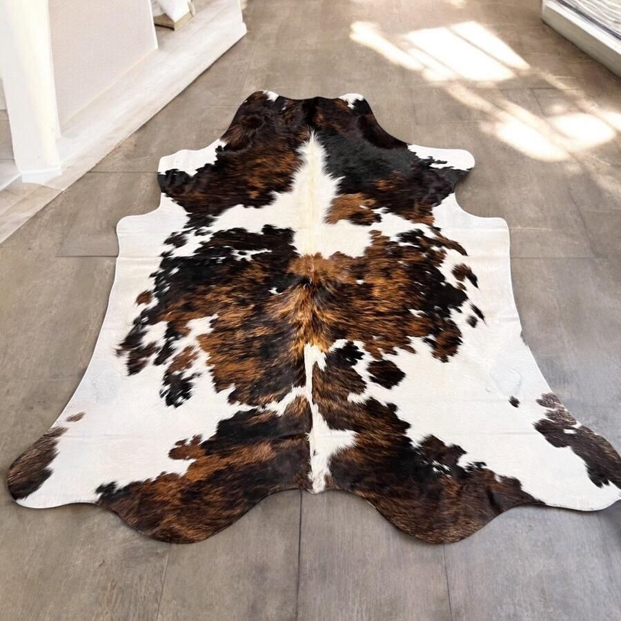Tri colore Koeienhuid 210x210 vloerkleed bruin wit zwart Normandische koeienvel drie kleur koeienhuid T.003