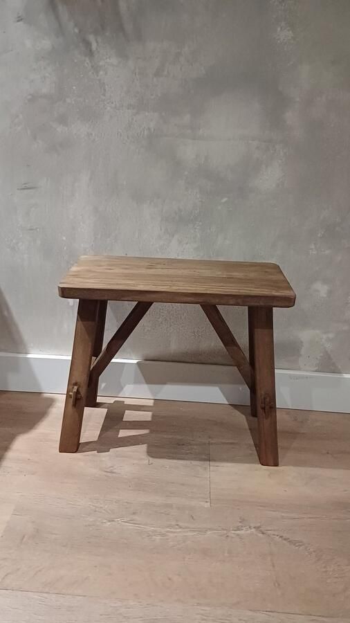 Krukje hout met leuk onderstel 50cm