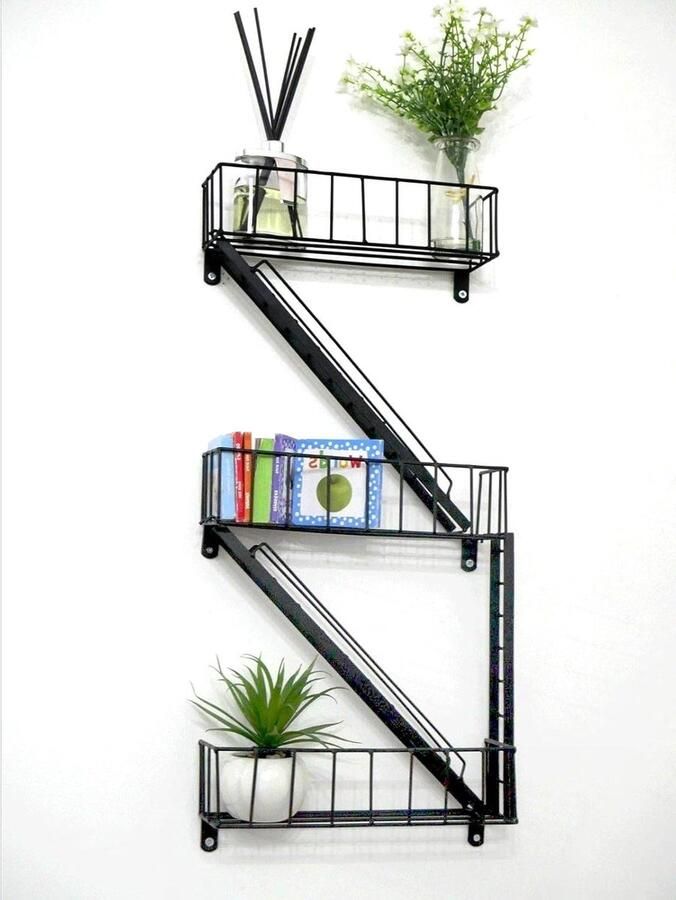 Leuke Zwevende Wandplank in Fire Escape Look Zwarte Display en Opbergruimte voor Lounge en Slaapkamer Boekenplanken in New York Nieuwigheid Stijl met Stalen Frame