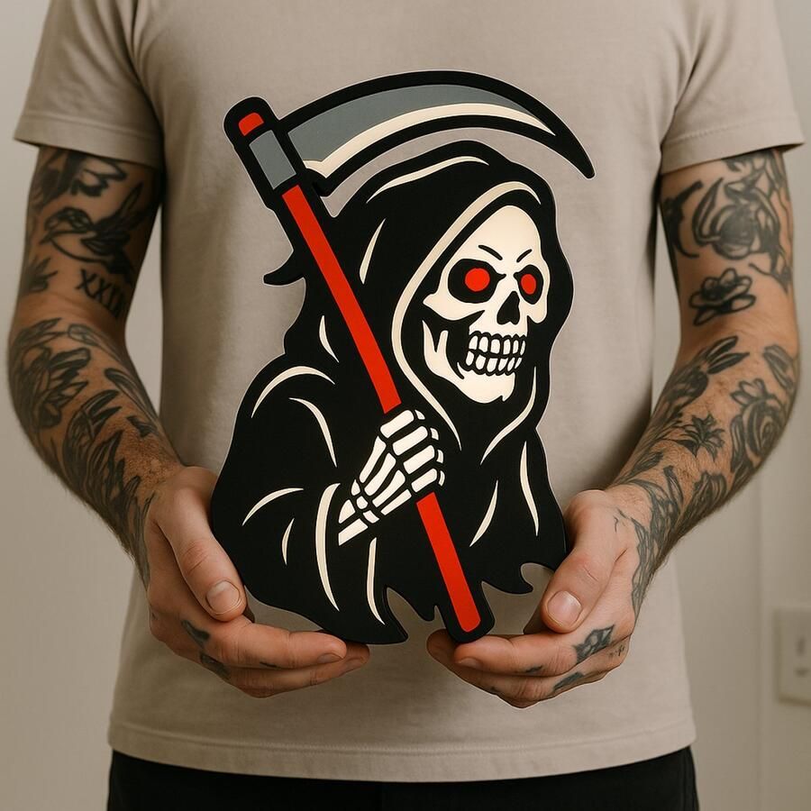 Lightbox Reaper – Tattoo Stijl LED Wandlamp • Studio Decoratie • Origineel Cadeau voor Tattoo Artiest of Fan Leeslampje Kinderen Cadeau Jongen Meisje of Baby Muur Decoratie Kunst Kinderkamer Babykamer Origineel Kraamcadeau of Geboorte