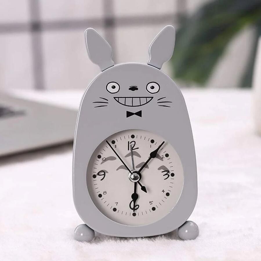 Metalen Konijn wekker voor de kinderen op het nachtkastje voor de slaapkamer