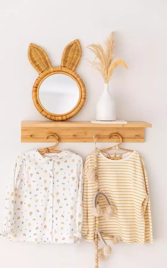 BOSTIC Granada Hoekplank Zeer veelzijdig Past in elke hoek van uw huis Makkelijke montage Stevige structuur met 3 poten Volledig gebruik van hoekruimte voor decoraties boeken fotolijsten en meer Afmeting van 34 x 34 x 125 cm