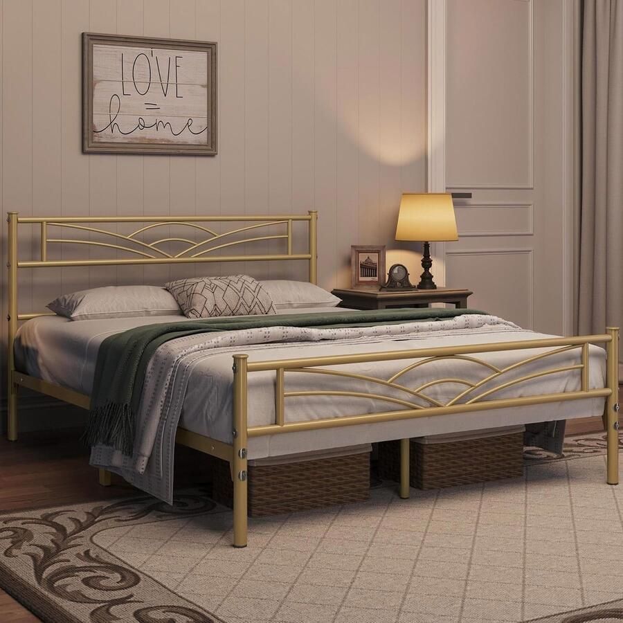 Modern bedframe van metaal met lattenbodem voor slaapkamer en logeerkamer 140 x 200 cm antiek goud