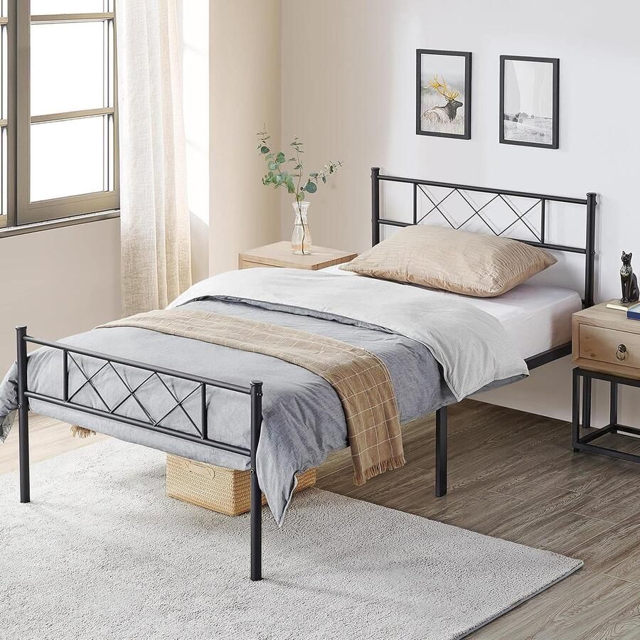 Modern metalen bedframe zonder merk geschikt voor 90 x 200 cm matras perfect voor slaapkamer of logeerkamer