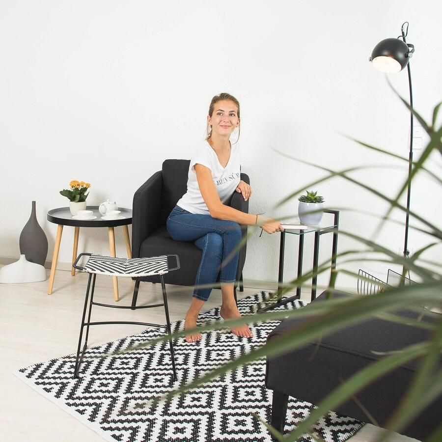 Moderne Bijzettafel van Metaal en Glas Decoratieve Salontafel in Zwart H60 x B24 5 x D44 5 cm