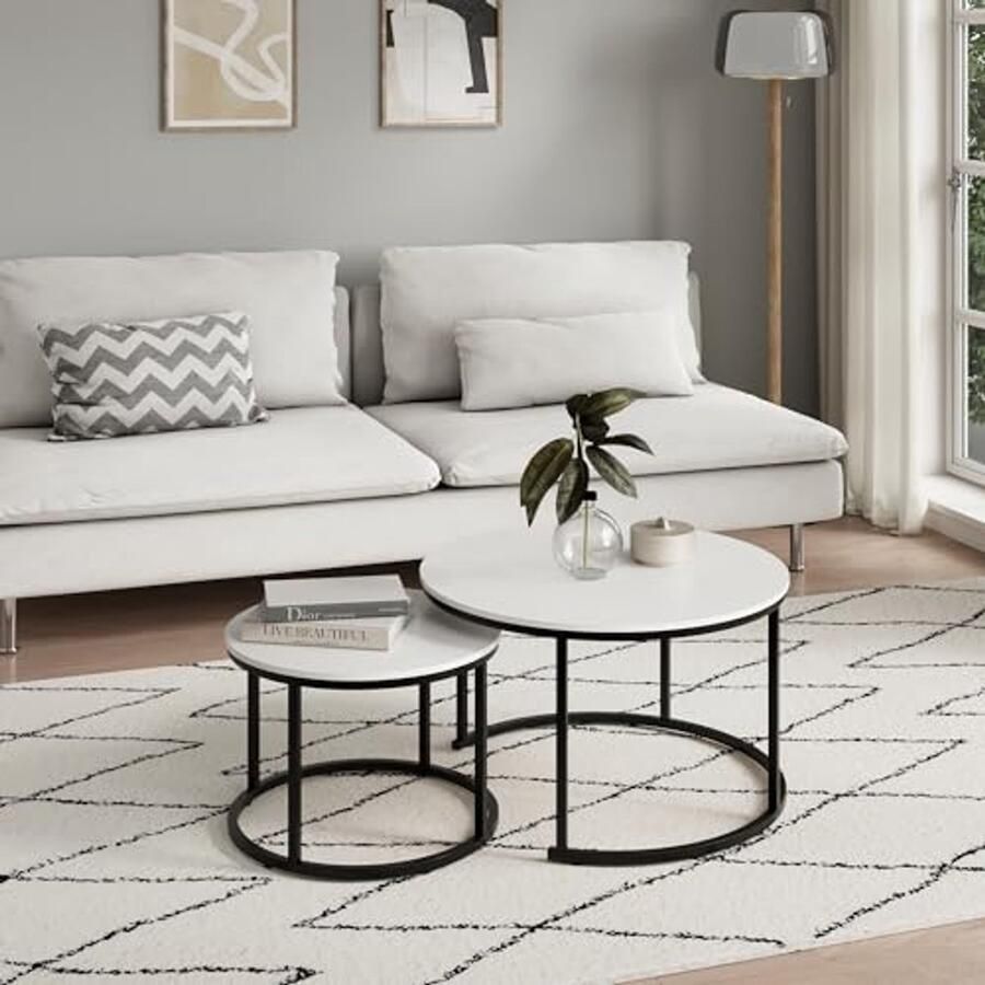 Moderne set van 2 ronde salontafels van hout met metalen onderstel