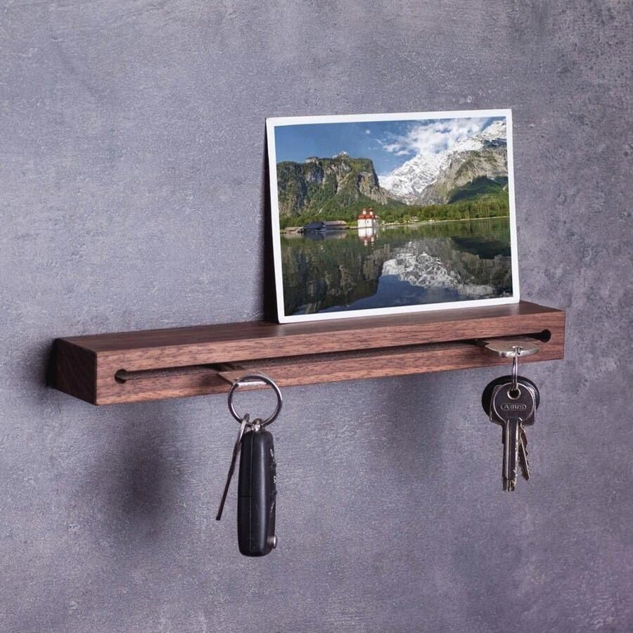 Moderne sleutelhouder met plank en groef Houten wanddecoratie in landhuisstijl