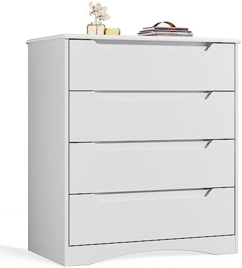 Moderne Witte Ladekast met 4 Ruime Laden Kantelbeveiliging en Uitgesneden Handgrepen Opbergkast voor Slaapkamer Woonkamer of Kantoor