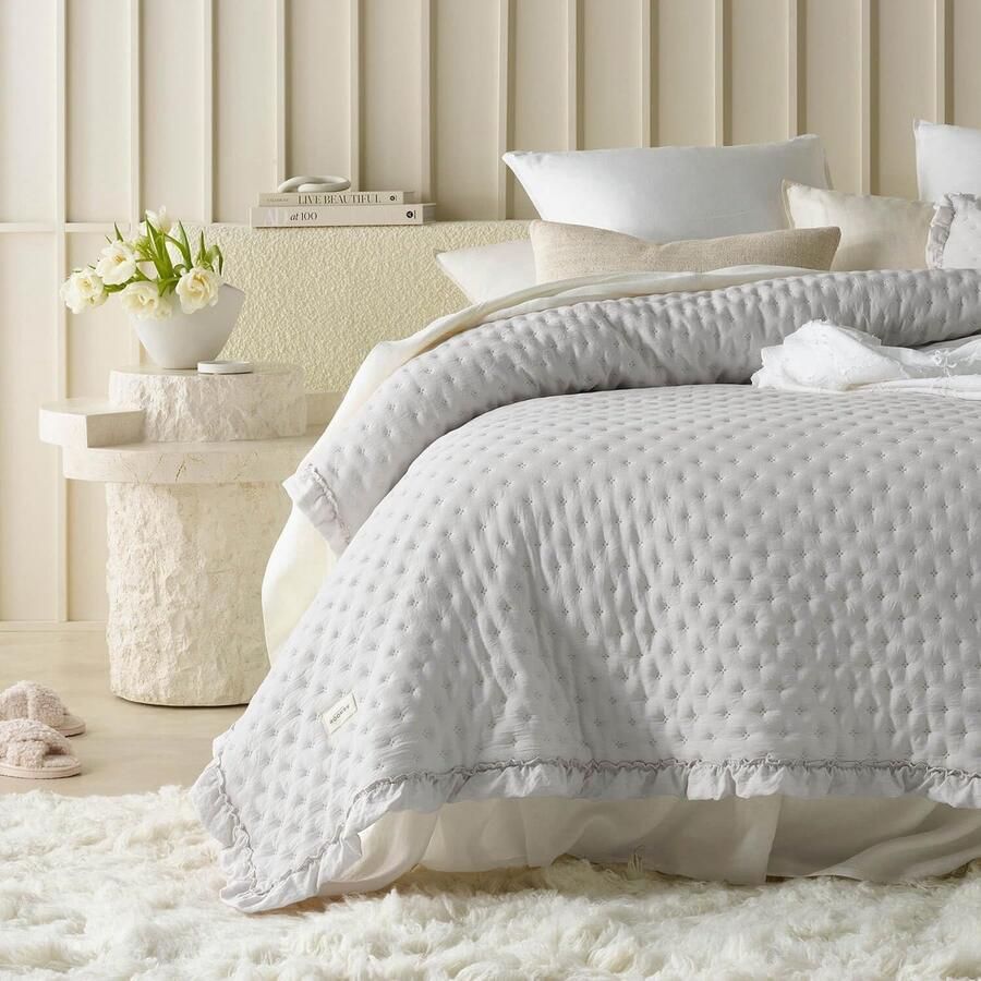 Molly elegante sprei in lichtgrijs 170 x 210 cm veelzijdige deken als bedsprei of banksprei sprei voor bed en bank quiltstijl ideaal als sprei