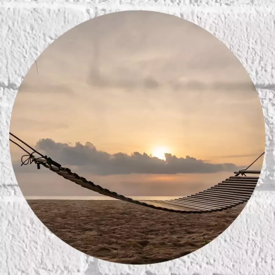 Muursticker Cirkel Houten Hangmat tussen Hoge Bomen op het Strand bij Ondergaande Zon 20x20 cm Foto op Muursticker