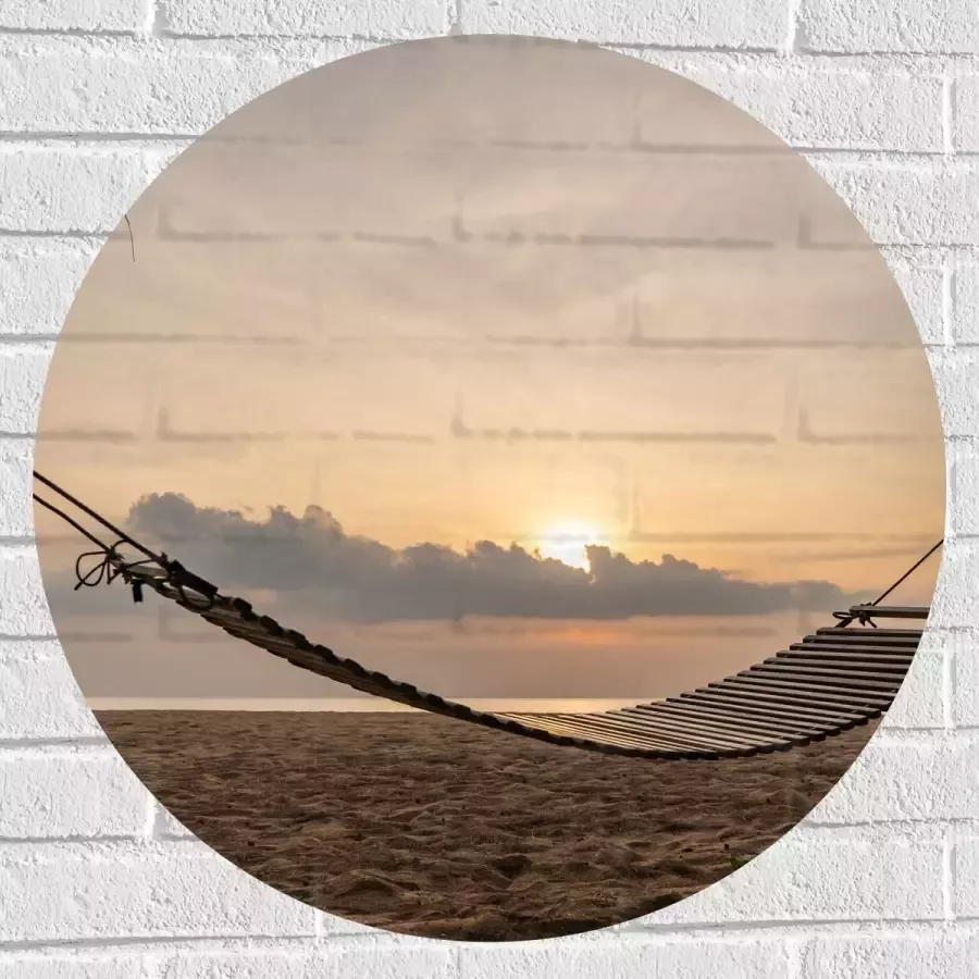 Muursticker Cirkel Houten Hangmat tussen Hoge Bomen op het Strand bij Ondergaande Zon 70x70 cm Foto op Muursticker