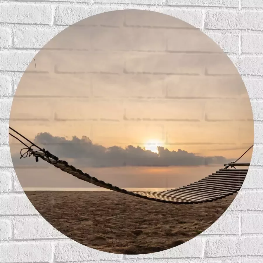 Muursticker Cirkel Houten Hangmat tussen Hoge Bomen op het Strand bij Ondergaande Zon 80x80 cm Foto op Muursticker