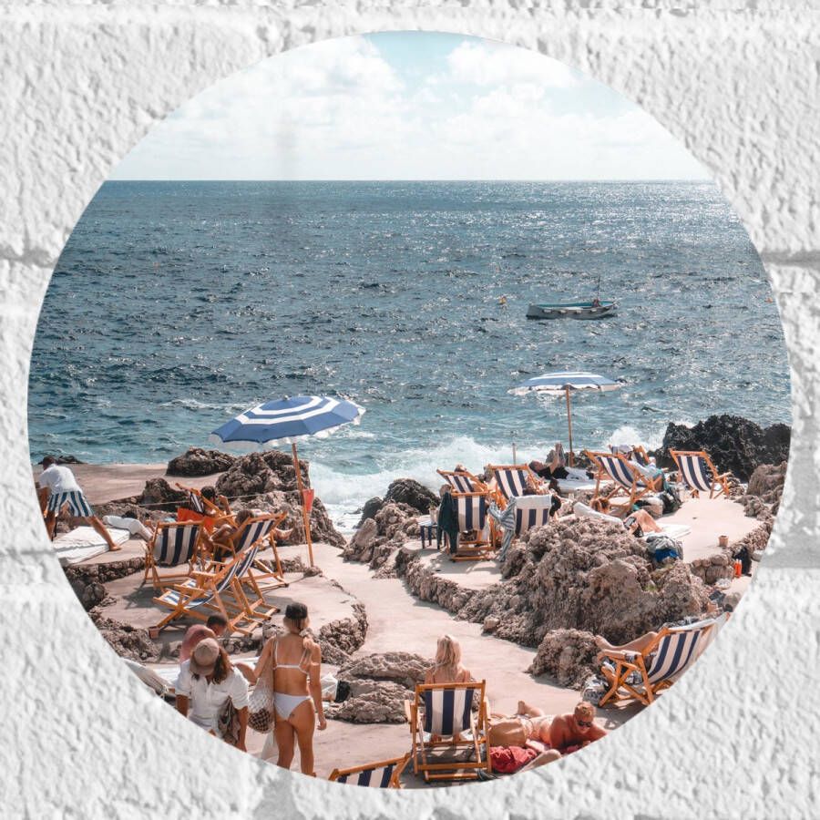 Muursticker Cirkel Strand Zee Stoelen Mensen Water Stenen 20x20 cm Foto op Muursticker