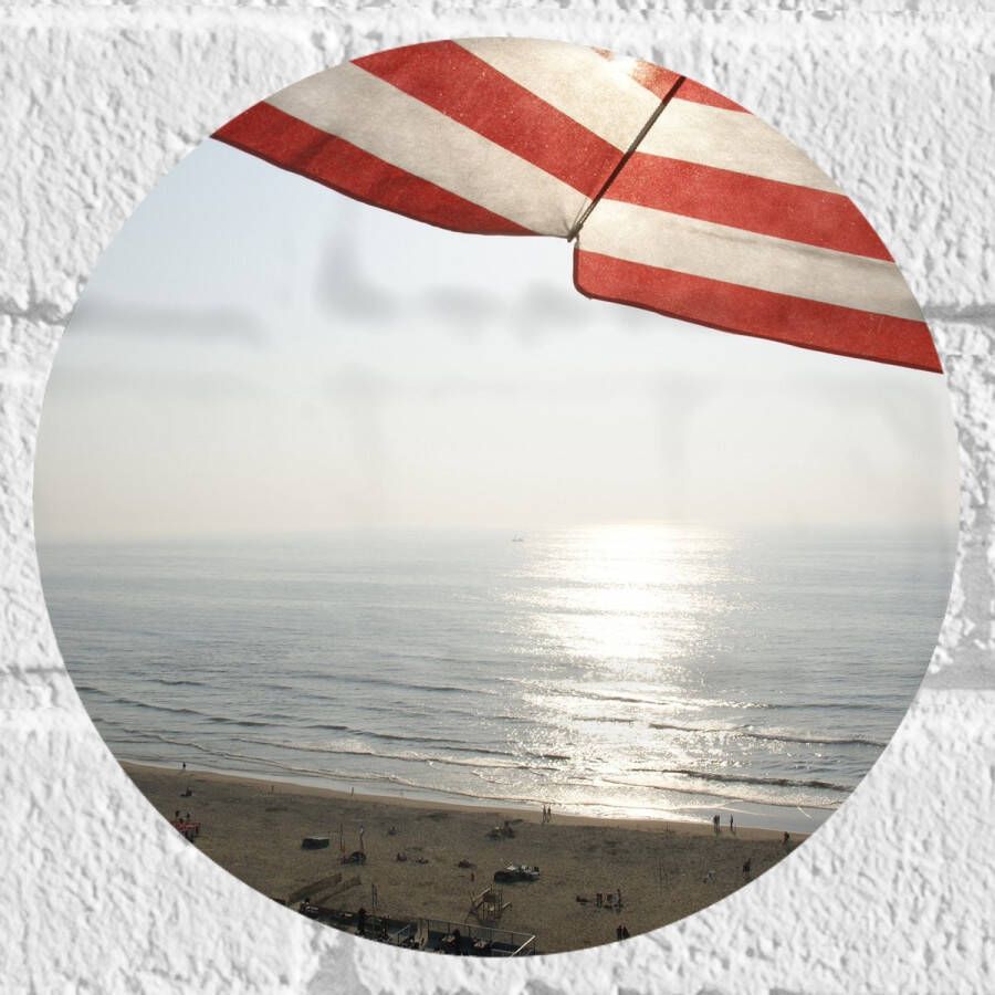 Muursticker Cirkel Strand Zee Zand Parasol Mensen Strandtent Zon 20x20 cm Foto op Muursticker