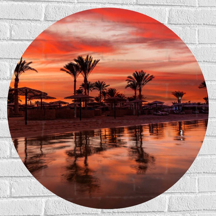 Muursticker Cirkel Strand Zee Zonsondergang Parasols Palmbomen 80x80 cm Foto op Muursticker