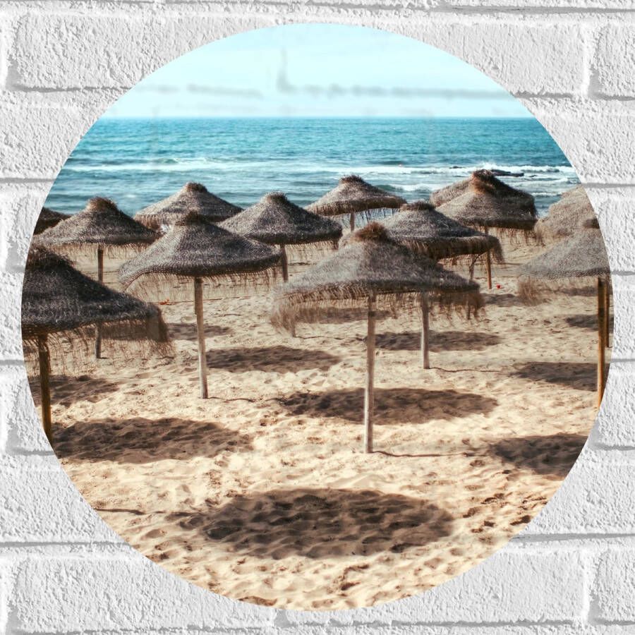 Muursticker Cirkel Zee Strand Zand Parasols 50x50 cm Foto op Muursticker