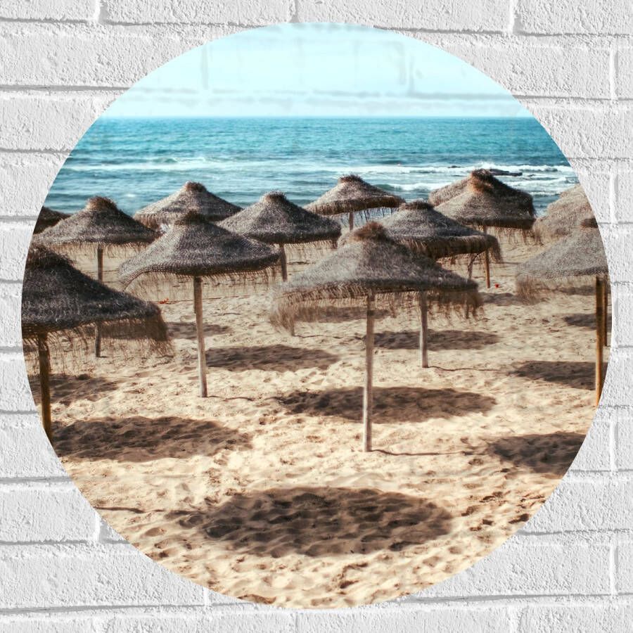 Muursticker Cirkel Zee Strand Zand Parasols 70x70 cm Foto op Muursticker