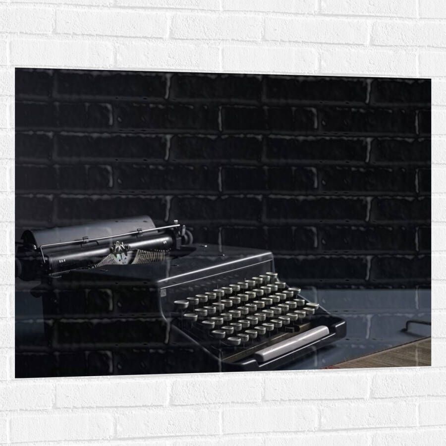 Muursticker Foto van een Ouderwetse Typemachine op Grijs Bureau 100x75 cm Foto op Muursticker