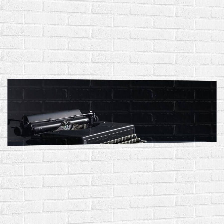 Muursticker Foto van een Ouderwetse Typemachine op Grijs Bureau 120x40 cm Foto op Muursticker