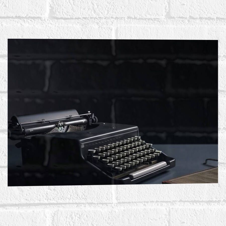 Muursticker Foto van een Ouderwetse Typemachine op Grijs Bureau 40x30 cm Foto op Muursticker