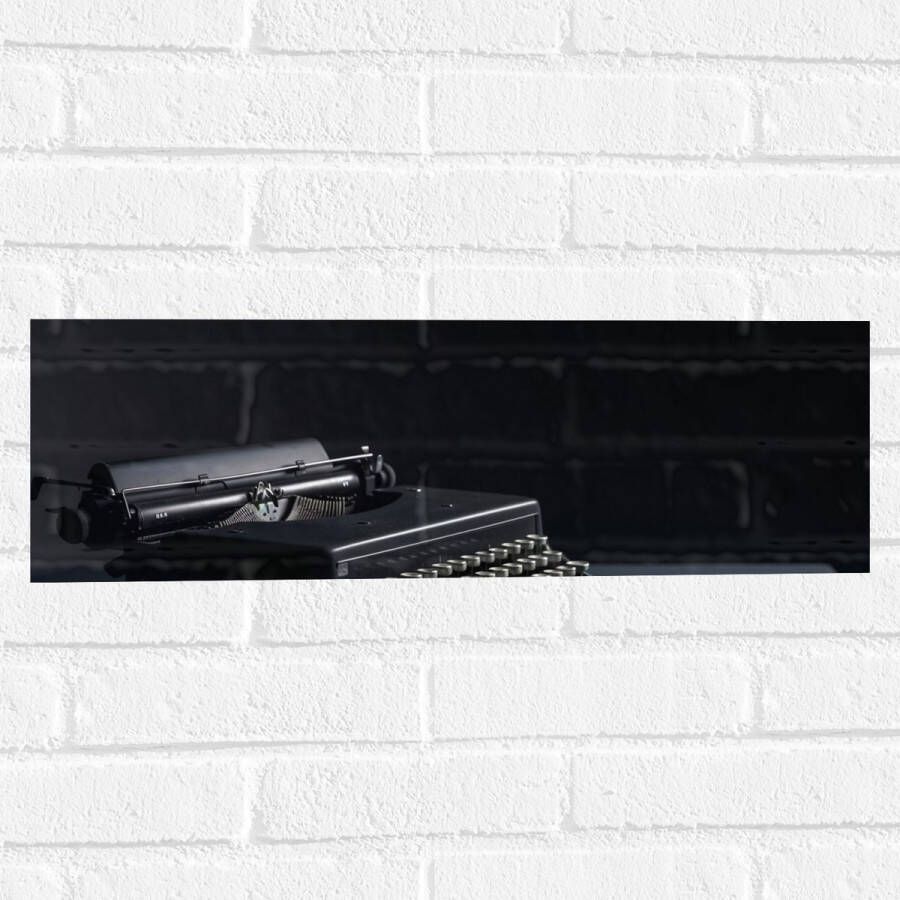 Muursticker Foto van een Ouderwetse Typemachine op Grijs Bureau 60x20 cm Foto op Muursticker